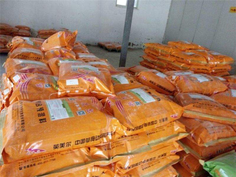 2、育肥牛應(yīng)該喂什么飼料？育肥牛應(yīng)該喂什么飼料才能長(zhǎng)得快